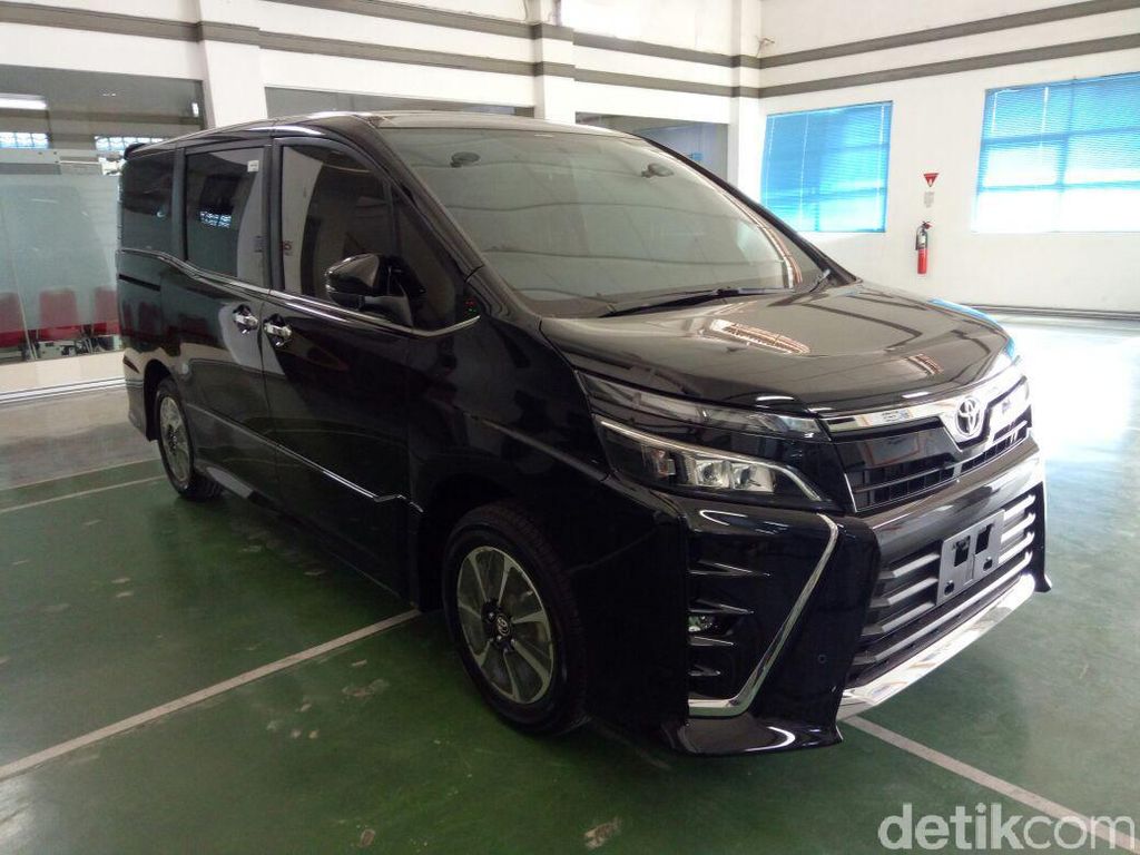 Bocoran Harga Toyota Voxy, Sekitar Rp 450 Jutaan Bocoran Harga Toyota Voxy, Sekitar Rp 450 Jutaan