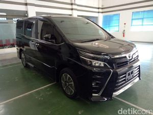 Bocoran Harga Toyota Voxy, Sekitar Rp 450 Jutaan Bocoran Harga Toyota Voxy, Sekitar Rp 450 Jutaan