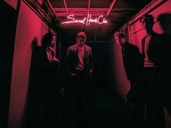 Sacred Hearts Club Foster the People: Bersenang-senang dalam Nuansa Psychedelic