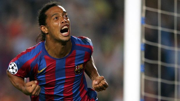 Ronaldinho pensiun pada 2015 dan terakhir memperkuat Fluminense.