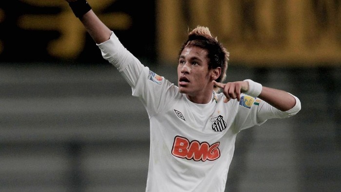 TOYOTA, JAPAN - DECEMBER 14: Neymar of Santos Futebol Clube celebrates his goal during the FIFA Club World Cup semi final match between Kashiwa Reysol and Santos at Toyota Stadium on December 14, 2011 in Toyota, Japan.(Photo by Lintao Zhang/Getty Images)