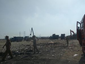 Pemkot Jakut Kerja Bakti Bersihkan Taman BMW