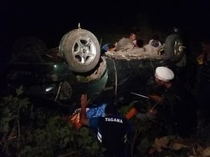 Rem Blong, Panther Berpenumpang 6  Orang Terjun ke Jurang