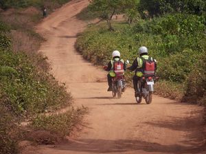 Potret Aksi Para Crosser di Afrika, Menerobos Medan Selamatkan Nyawa