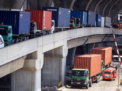 Lalin Macet Gara-gara Aksi Mogok Kerja Pegawai JICT