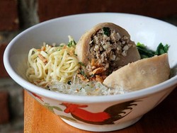 Mau Coba? Bakso Isi Daging Cincang yang Sedap Ada di 4 Tempat Ini!
