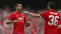 Henrikh Mkhitaryan membawa MU memimpin 1-0 lewat golnya pada menit kesembilan. Foto: Ian Walton/Getty Images