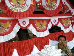 Kuli Hingga Buruh Tani Banting Setir Jualan Pernak-pernik HUT RI