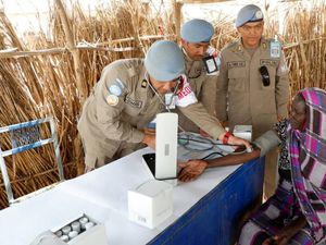 Begini Kesibukan Tim Medis FPU Indonesia di Kamp Pengungsi Sudan Begini Kesibukan Tim Medis FPU Indonesia di Kamp Pengungsi Sudan