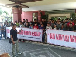 Pasar Ditutup, Pedagang Pasar Buah Tanjungsari Demo DPRD Surabaya
