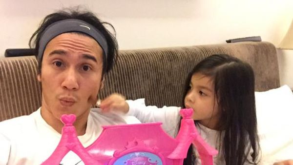 Foto: Keisengan Anak ke Ayahnya, Mana yang Paling Kocak, Bun?