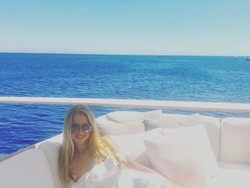 Mengintip Putri Cantik Steve Jobs Liburan Mewah