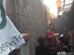 Warga Kampung Baru Pulomas Mengeluh Kesulitan Akses ke Jalan Raya