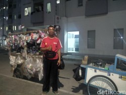 Perjuangan Ade Jualan dari Subuh sampai Malam demi Sewa Rusun