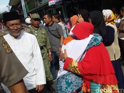 Suasana Haru Warnai Pelepasan 456 Jemaah Calhaj dari Kota Yogya