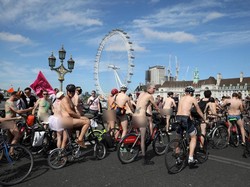 Aksi Gowes Telanjang, Kabar India Usai Tsunami COVID-19