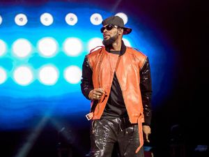 Kasus Dugaan Pelecehan Seks R Kelly Kini Ditangani FBI Kasus Dugaan Pelecehan Seks R Kelly Kini Ditangani FBI