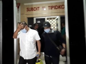 Bupati, Kepala Inspektorat, hingga Kajari Pamekasan Dibawa ke KPK Bupati, Kepala Inspektorat, hingga Kajari Pamekasan Dibawa ke KPK