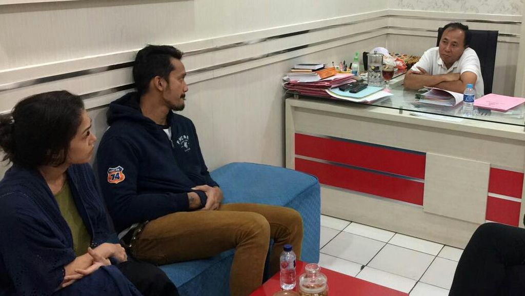 Tora Sudiro dan Mieke Ditangkap Polisi, Gisel yang Makin Seksi Tora Sudiro dan Mieke Ditangkap Polisi, Gisel yang Makin Seksi