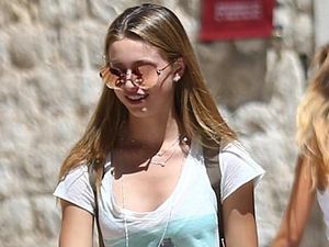 Penampakan Si Cantik Putri Steve Jobs Tampil Seksi