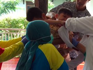 Video Ekspresi Lucu Anak-anak Saat Diimunisasi Measles Rubella