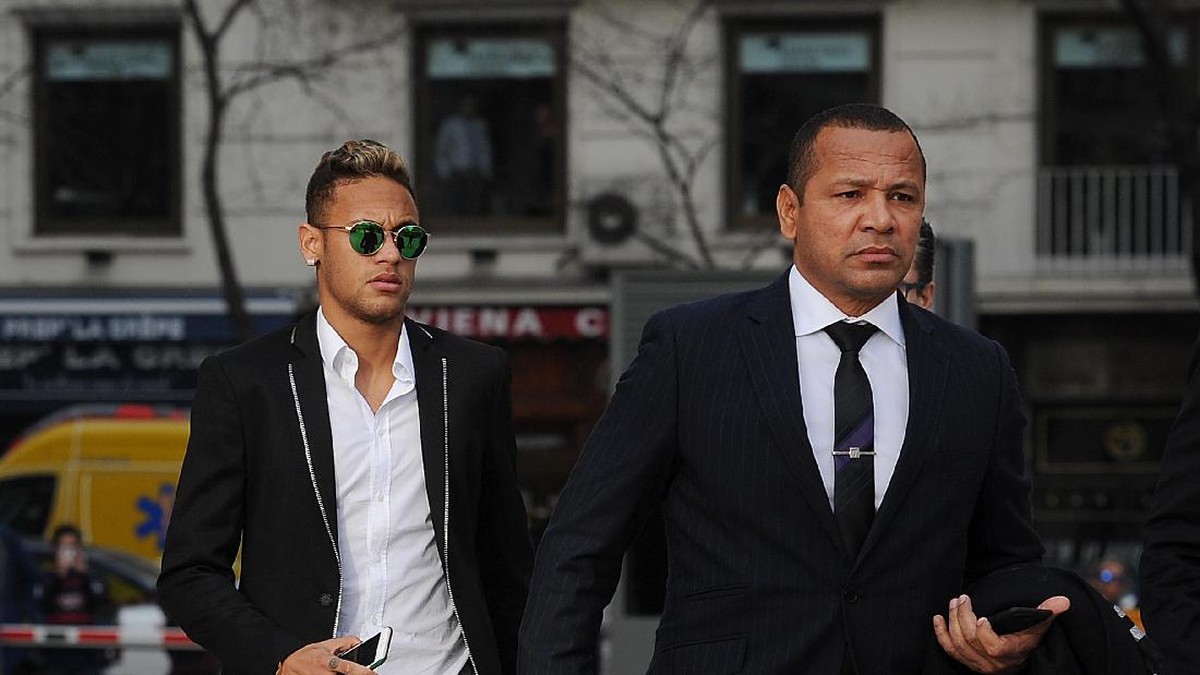 Neymar dan ayahnya (Foto: Denis Doyle/Getty Images)