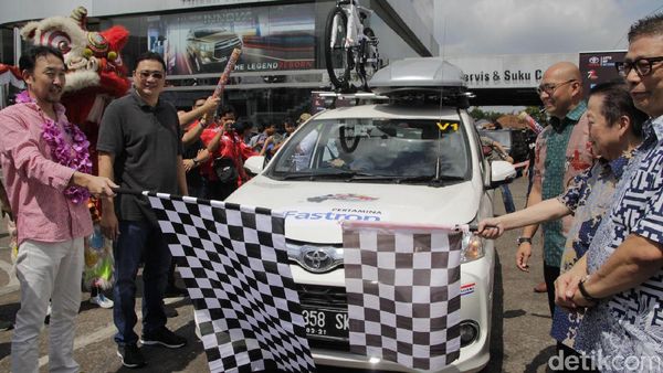 Mobil Toyota Siap Jelajahi Tiga Negara
