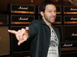 Paul Gilbert Pilih 3 Pemenang Juara Kompetisi Gitar di Indonesia