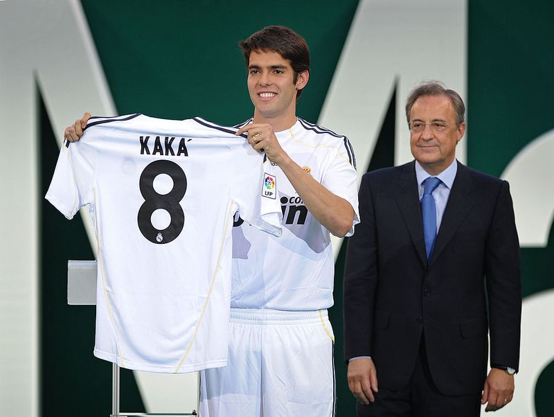 MADRID, SPAIN - JUNE 30:  New signing Kaka (L) presents his new Real Madrid shirt beside club President Florentino Perez during his official presentation as a Real Madrid player at the Santiago Bernabeu Stadium on June 30, 2009 in Madrid, Spain.  (Photo by Denis Doyle/Getty Images)