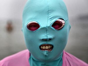 Potret Warga China Pakai Facekini Imbas Suhu Panas Ugal-ugalan Potret Warga China Pakai Facekini Imbas Suhu Panas Ugal-ugalan