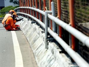 Jelang HUT RI, Flyover Taman Ria Dipercantik