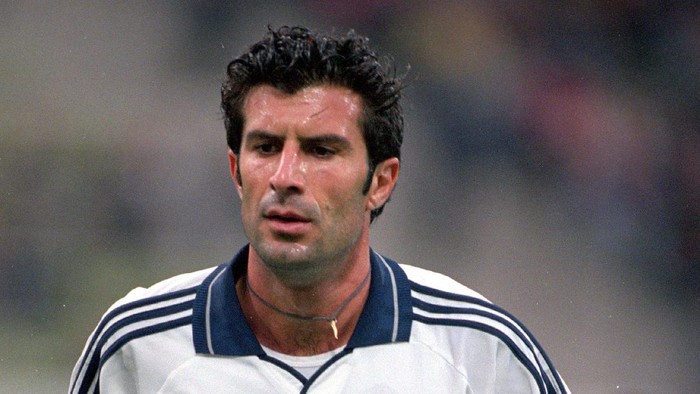 Luis Figo, salah satu pemain yang kena cap Judas oleh fans bekas klubnya. (Foto: Ross Kinnaird /Allsport)