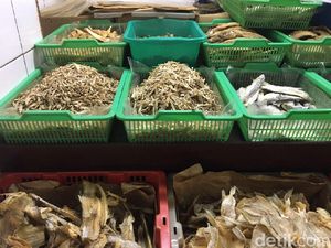Harga Garam Melonjak, Harga Teri dan Ikan Asin Masih Stabil Harga Garam Melonjak, Harga Teri dan Ikan Asin Masih Stabil