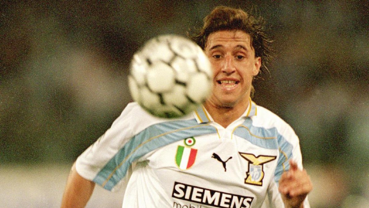 Saat berseragam Lazio, Hernan Crespo dikerubungi fan layaknya The Beatles (Foto: Claudio Villa /Allsport)