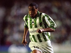 Nilai tertinggi transfer pemain beranjak naik seiring bergabungnya Denilson ke Real Betis dari Sao Paulo senilai 21,5 juta pound sterling (konversi kurs saat ini sekitar Rp 376 miliar) di tahun 1998. (Foto: Shaun Botterill /Allsport)