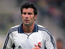 Rekor dunia pecah lagi di tahun 2000 ketika Luis Figo direkrut Real Madrid dari Barcelona seharga 62 juta euro (konversi kurs saat ini sekitar Rp 981 miliar). (Foto: Ross Kinnaird /Allsport)