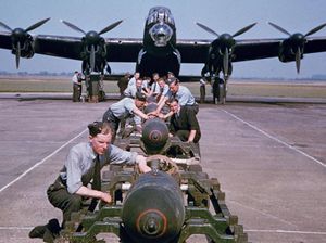 Foto: Melihat Kembali PD II Lewat Foto