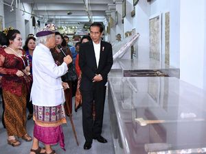 Lukisan Jokowi Minum Jamu Kenangan Terakhir I Nyoman Gunarsa