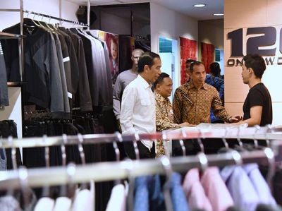 Potret Jokowi Bikin Kaget Turis di Bali