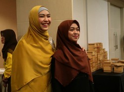 Oki Setiana Dewi Pasang Badan Ria Ricis Diduga Kena Sentil Bunga Zainal
