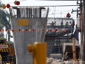 Pilar Beton Flyover Bintaro Dibangun