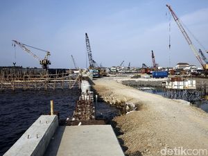 Darurat Tanah Jakarta Turun 7 Cm per Tahun Darurat Tanah Jakarta Turun 7 Cm per Tahun