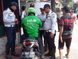 BPTJ Tertibkan Parkir Ojek Online di Sekitar Stasiun Sudirman