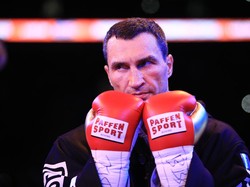 Wladimir Klitschko Gantung Sarung Tinju