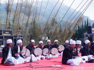 Lantunan Musik Hadroh Iringi Pembukaan Dieng Culture Festival 2017
