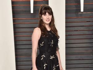 Zooey Deschanel Jadi Belle di Panggung Broadway Beauty and the Beast Zooey Deschanel Jadi Belle di Panggung Broadway Beauty and the Beast