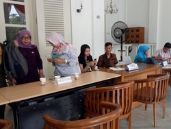 Djarot ke Moskow,  Pengaduan di Balai Kota Sepi