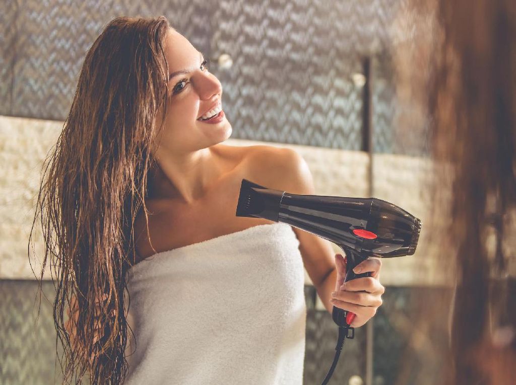 Terjawab Alasan Hair Dryer Ditempatkan di Kamar Mandi Hotel Terjawab Alasan Hair Dryer Ditempatkan di Kamar Mandi Hotel