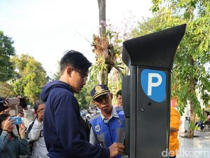 Baru Diterapkan, Transaksi e-Money Parkir Capai 60 Persen Baru Diterapkan, Transaksi e-Money Parkir Capai 60 Persen