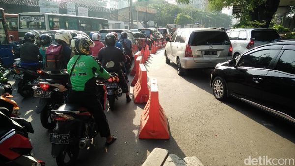 Foto: Rekayasa di Simpang Pancoran Berimbas Macet ke Tebet